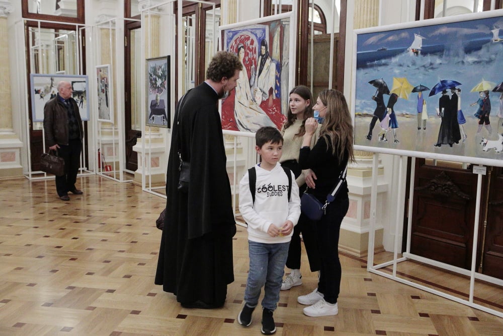 В ТЕАТРЕ ИМЕНИ ЛЕНСОВЕТА - выставка живописи «Исцеление реализмом»