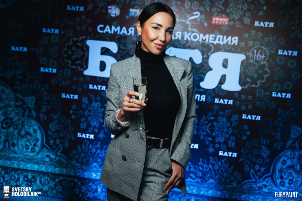 Премьерный показ новой народной комедии "Батя" в Петербурге